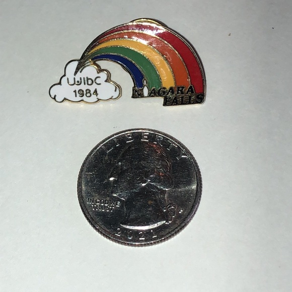 WIBC 1984 Women’s Bowling Niagara Falls Rainbow Enamel Pin - Picture 3 of 4